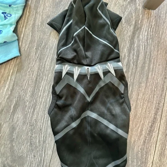 Petco used and used shirts Yorkie 5-7 pounds XS retail $220